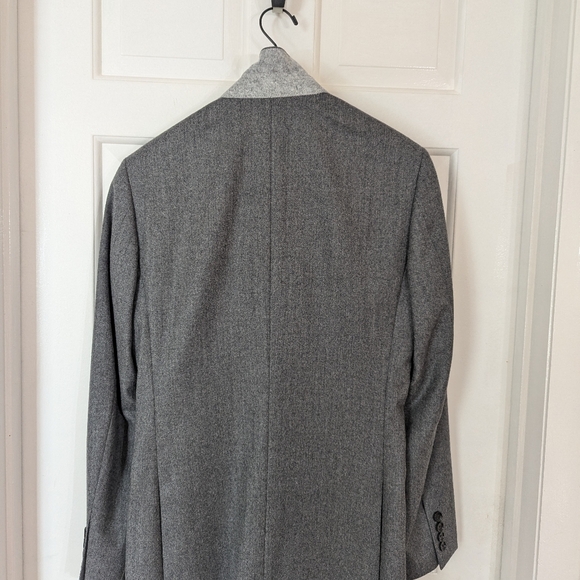 J. Crew 34S Ludlow Grey Flannel Suit Jacket (Very Good Condition) - Picture 4 of 10